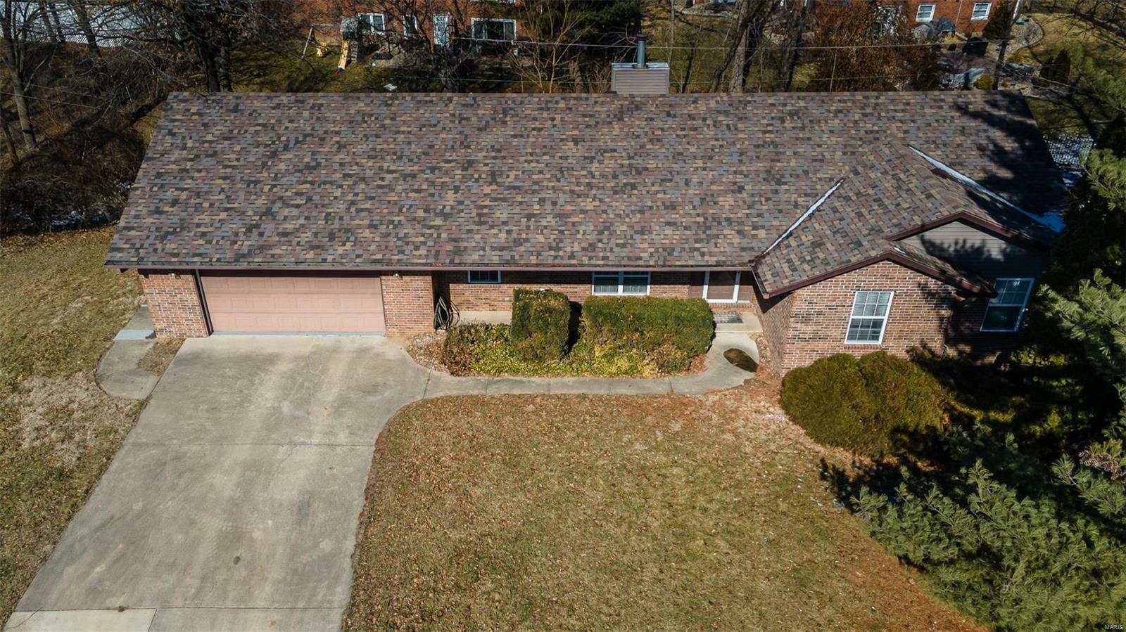 Property Photo:  1002 Richard Drive  IL 62035 