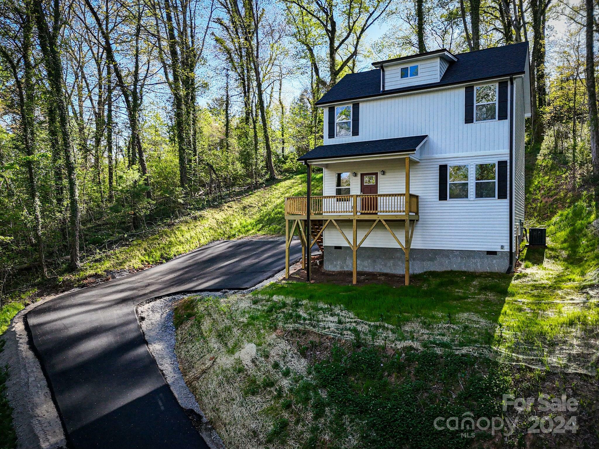 Property Photo:  461 Governors View Road  NC 28805 