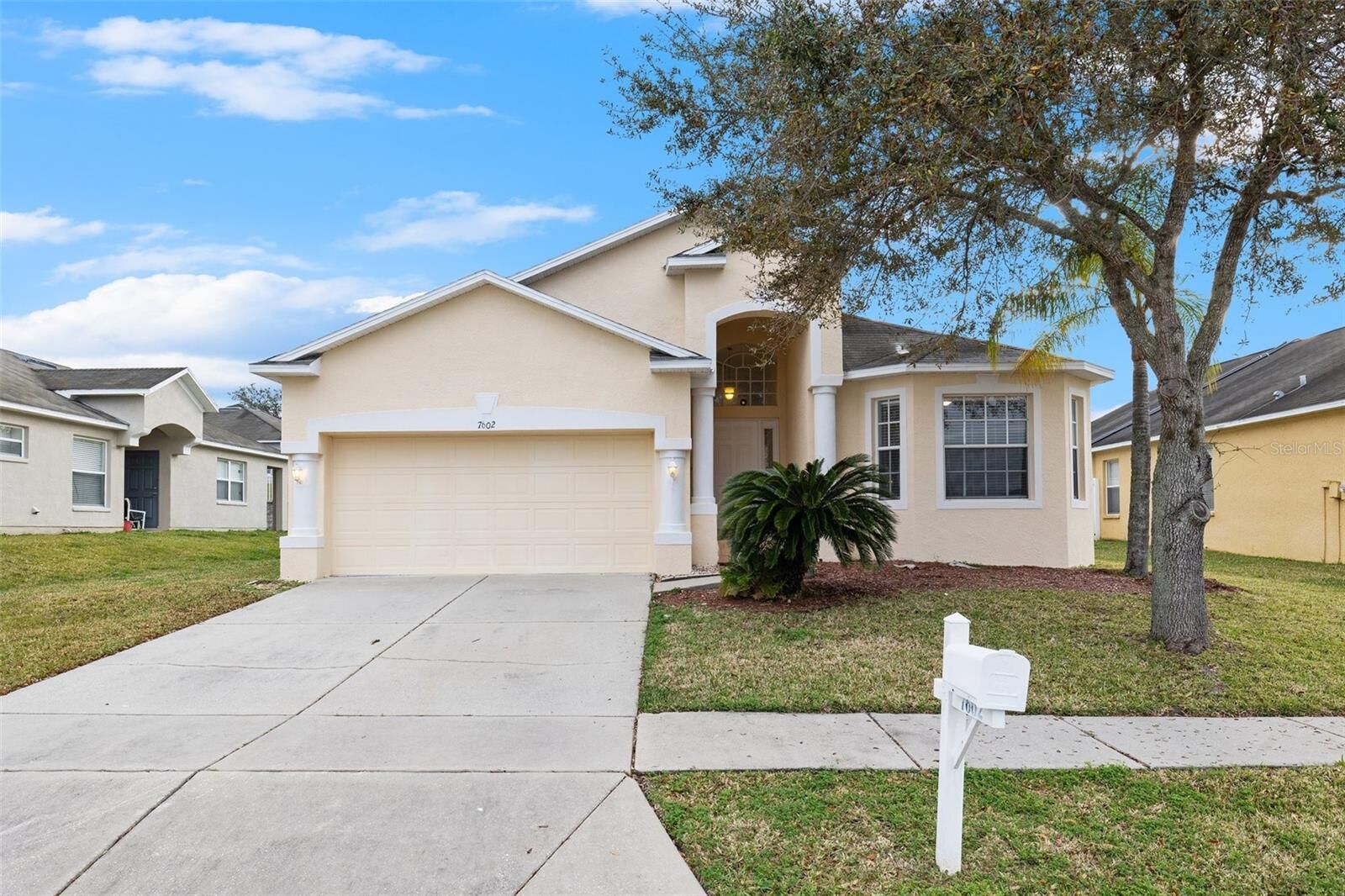 Property Photo: 7602 Merchantville Circle FL 33540
