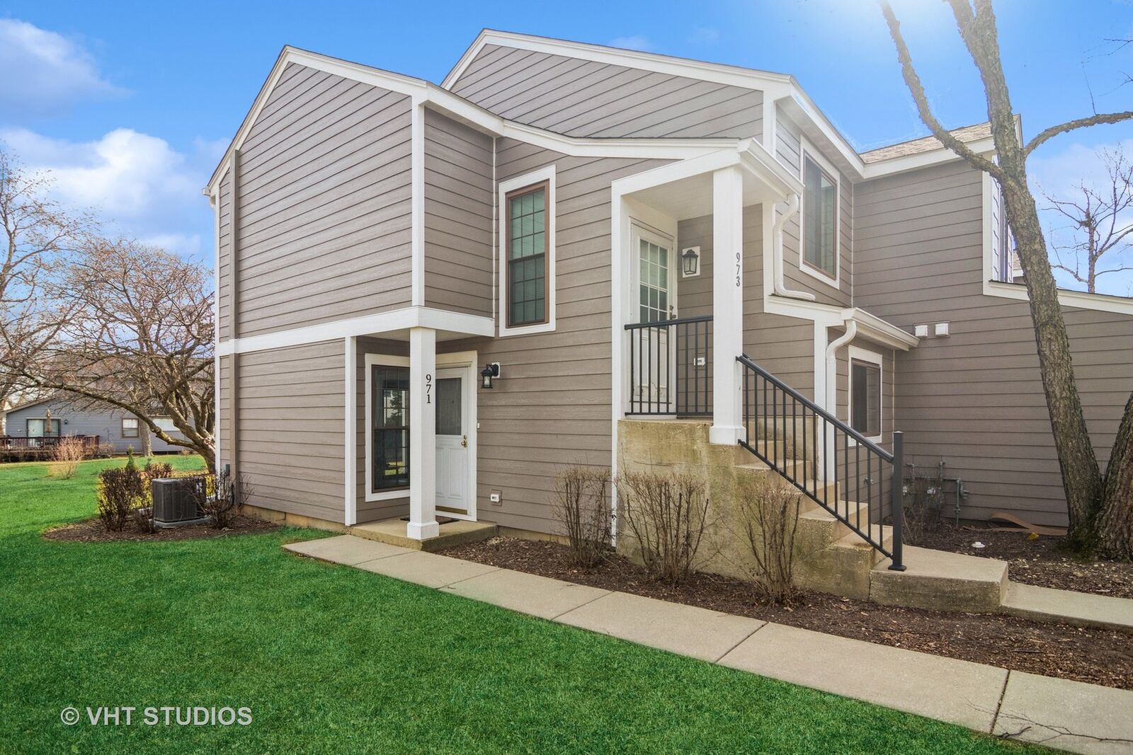 Property Photo:  971 Westchester Circle 971  IL 60193 