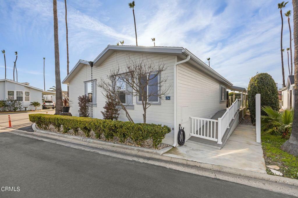 Property Photo:  1215 Anchors Way Drive 89  CA 93001 