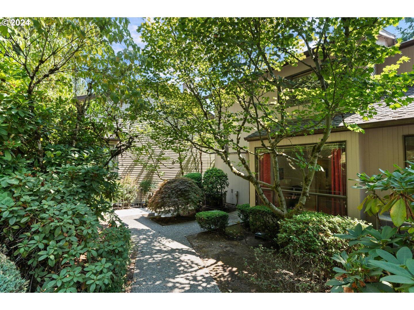 Property Photo: 3101 McNary Pkwy 8 OR 97035