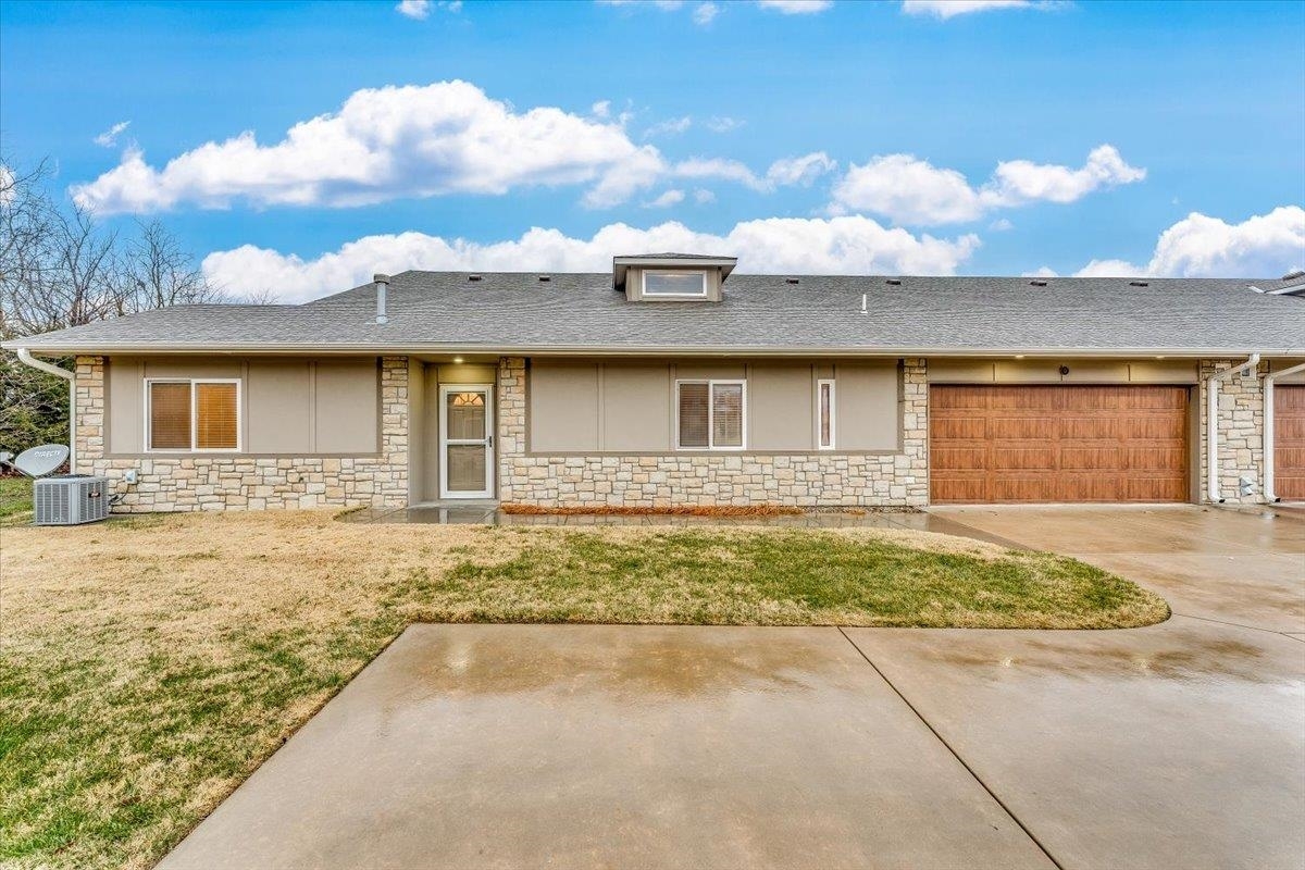 Property Photo:  1313 N Hamilton Dr  KS 67037 