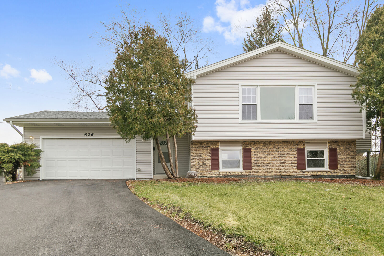 Property Photo:  626 Sullivan Lane  IL 60484 