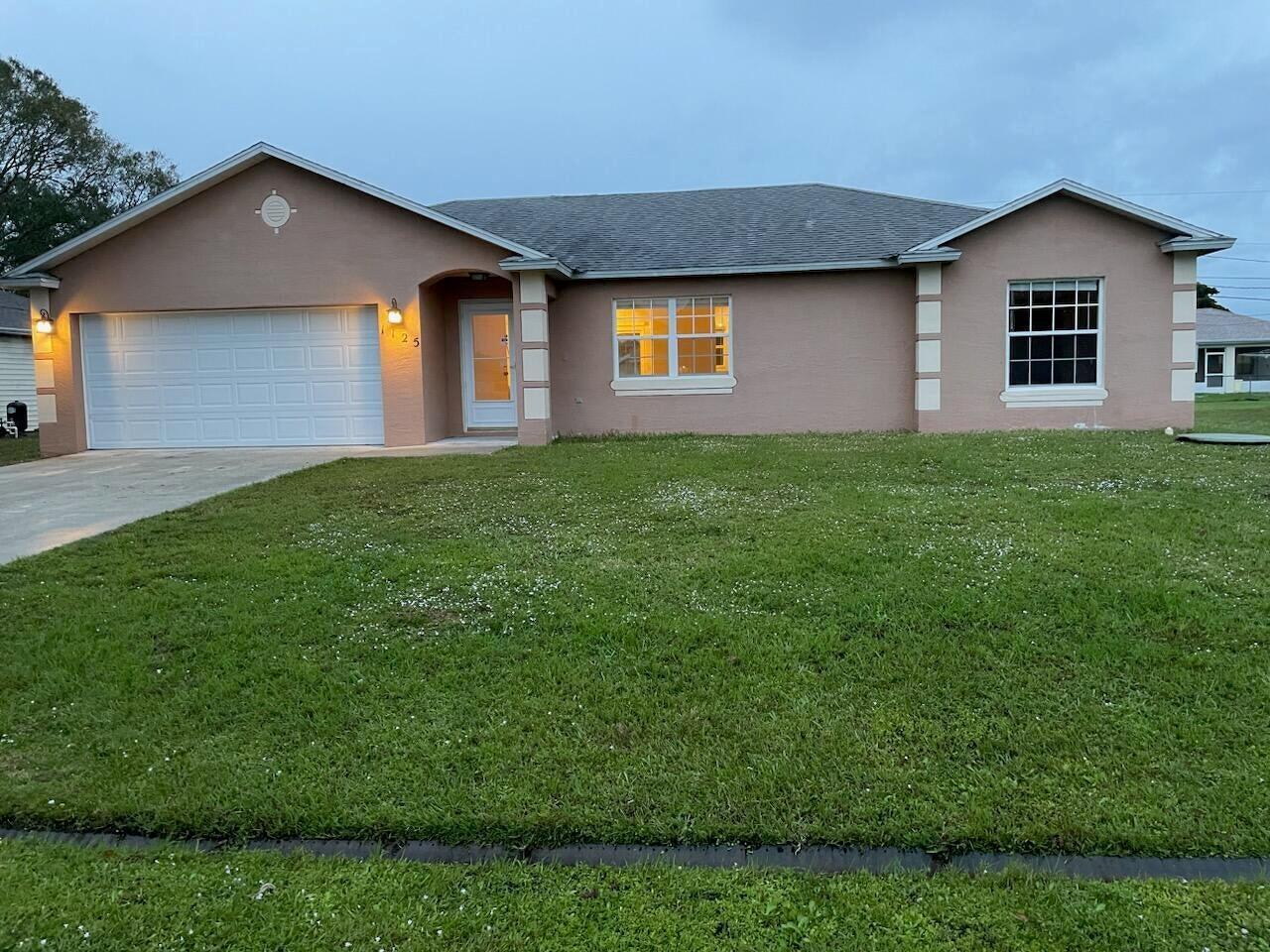 Property Photo: 1125 SW Abbey Avenue FL 34953