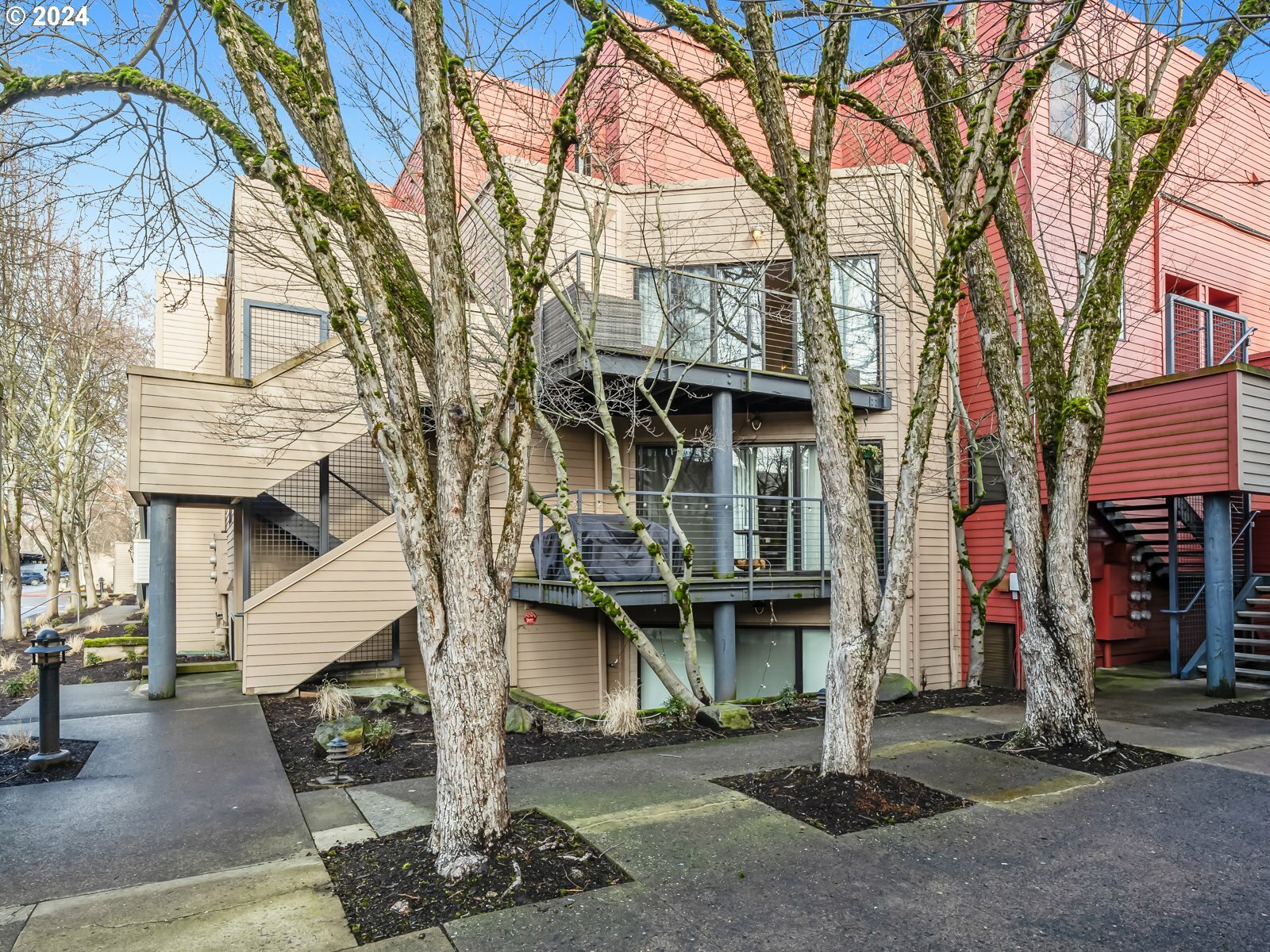 Property Photo:  810 NW Naito Pkwy F9  OR 97209 