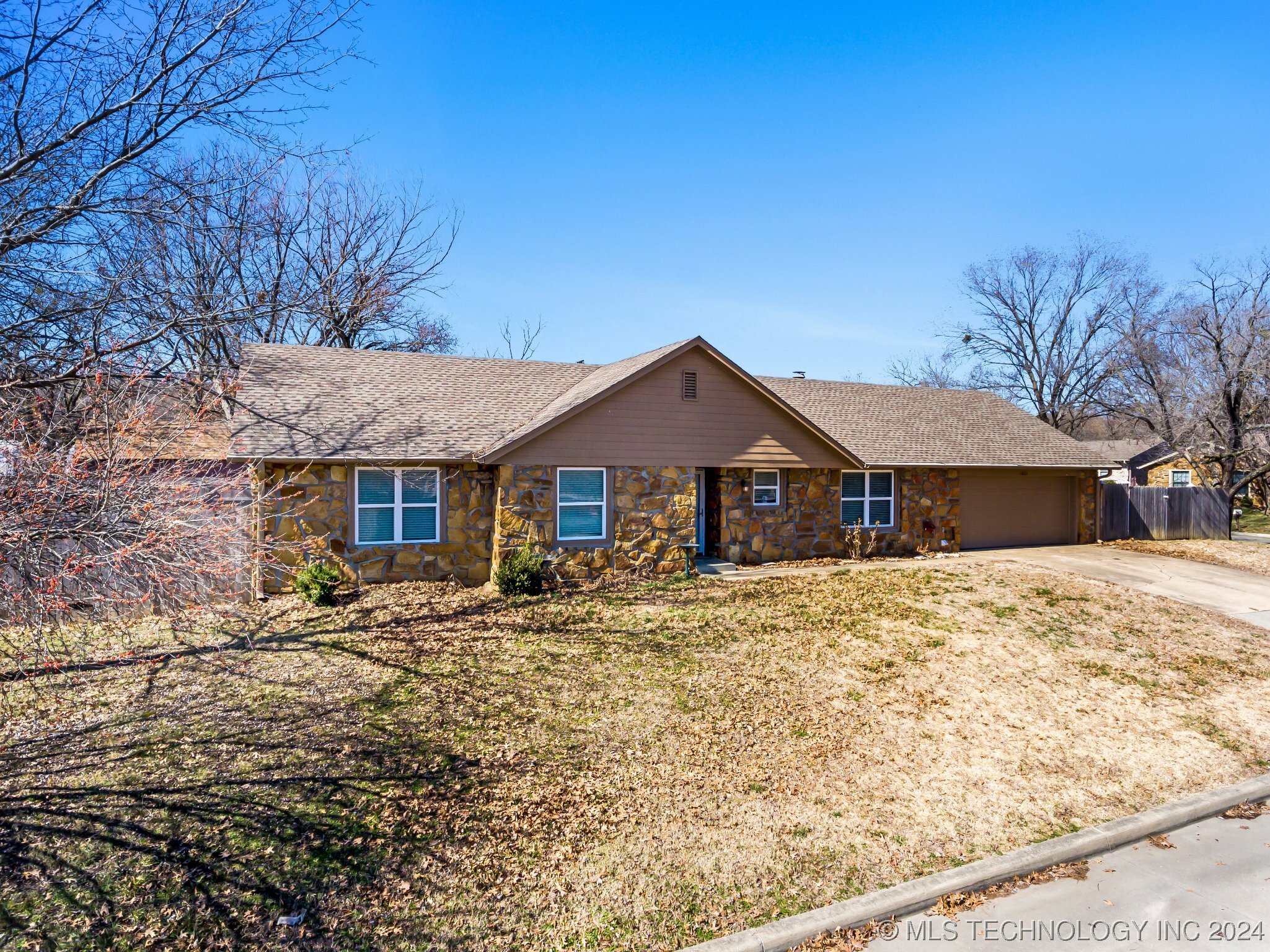 Property Photo:  1631 Valley Parkway  OK 74017 