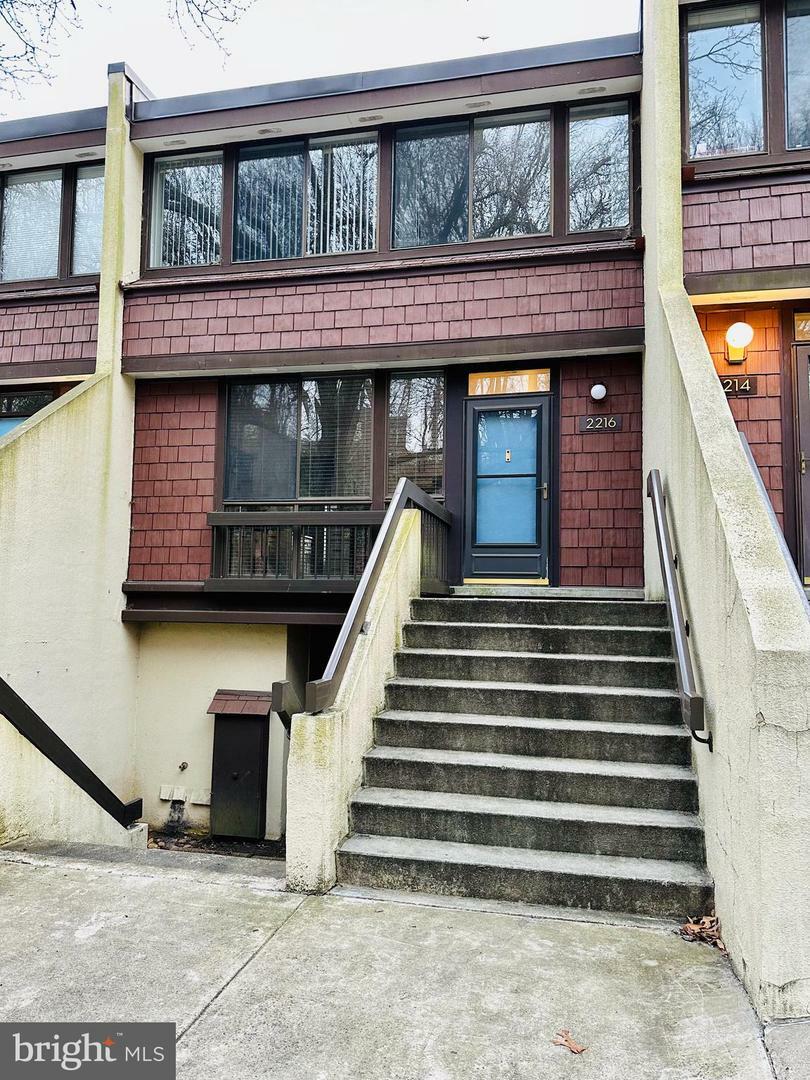 Property Photo:  2216 S Quincy Street 2  VA 22204 