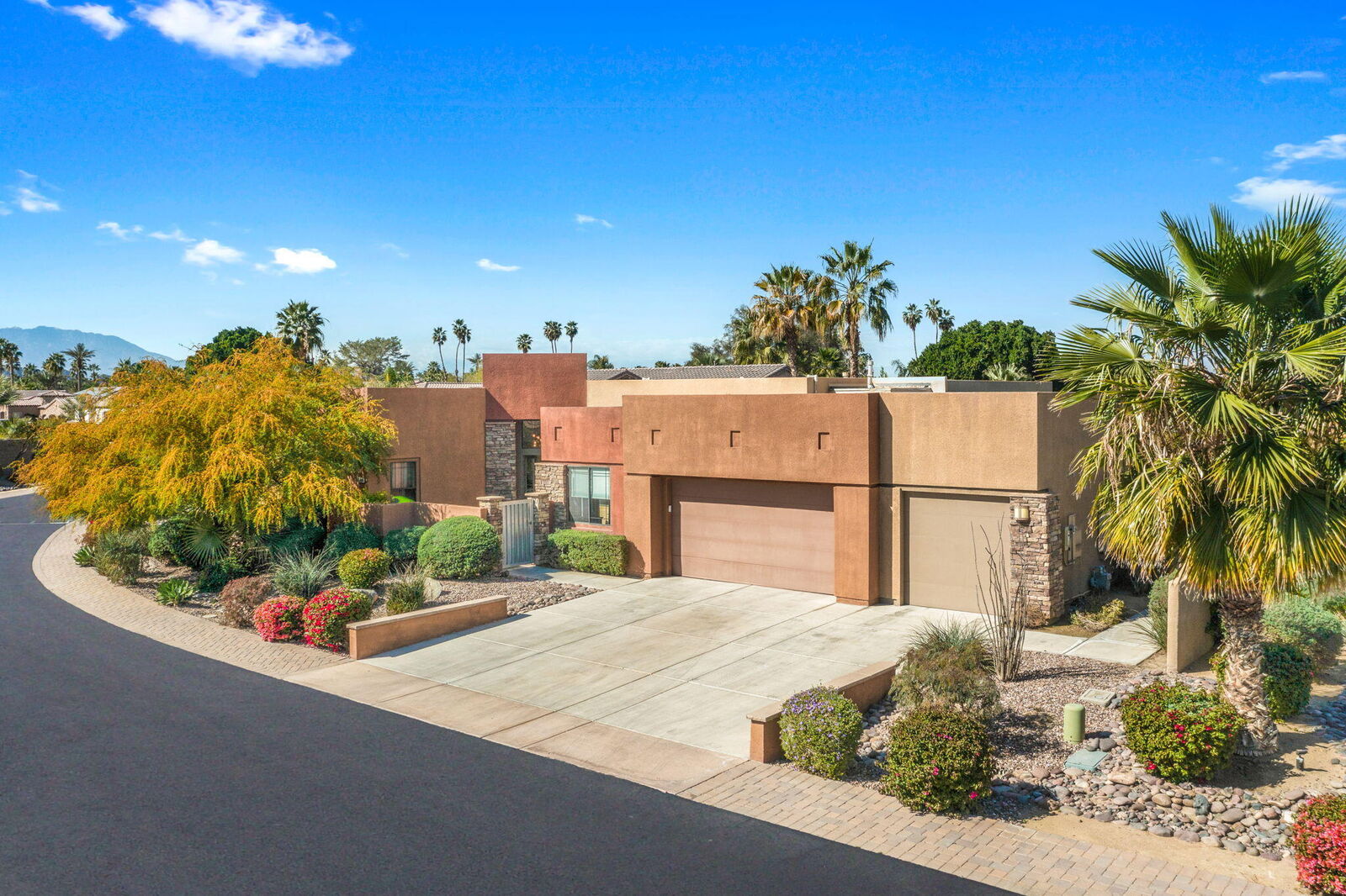 Property Photo:  80884 Gentle Breeze Drive  CA 92201 
