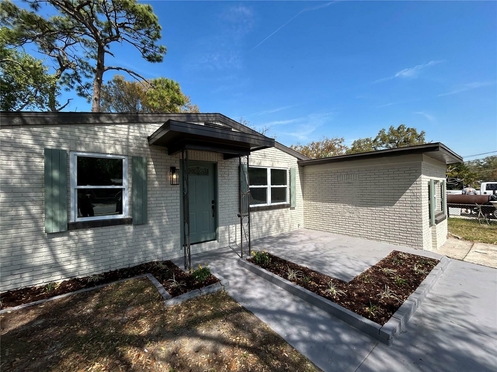 Property Photo:  4014 E Paris Street  FL 33610 