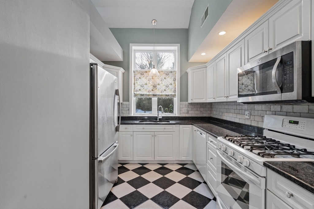 Property Photo:  15 Reservoir St 33  MA 02048 