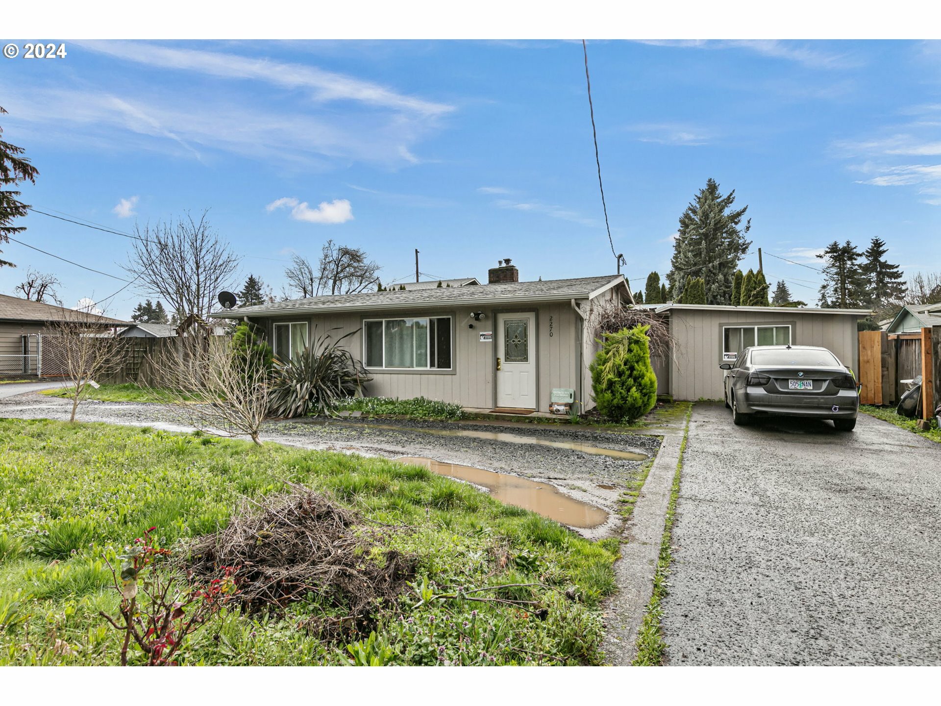 Property Photo:  2270 Crescent Ave  OR 97408 