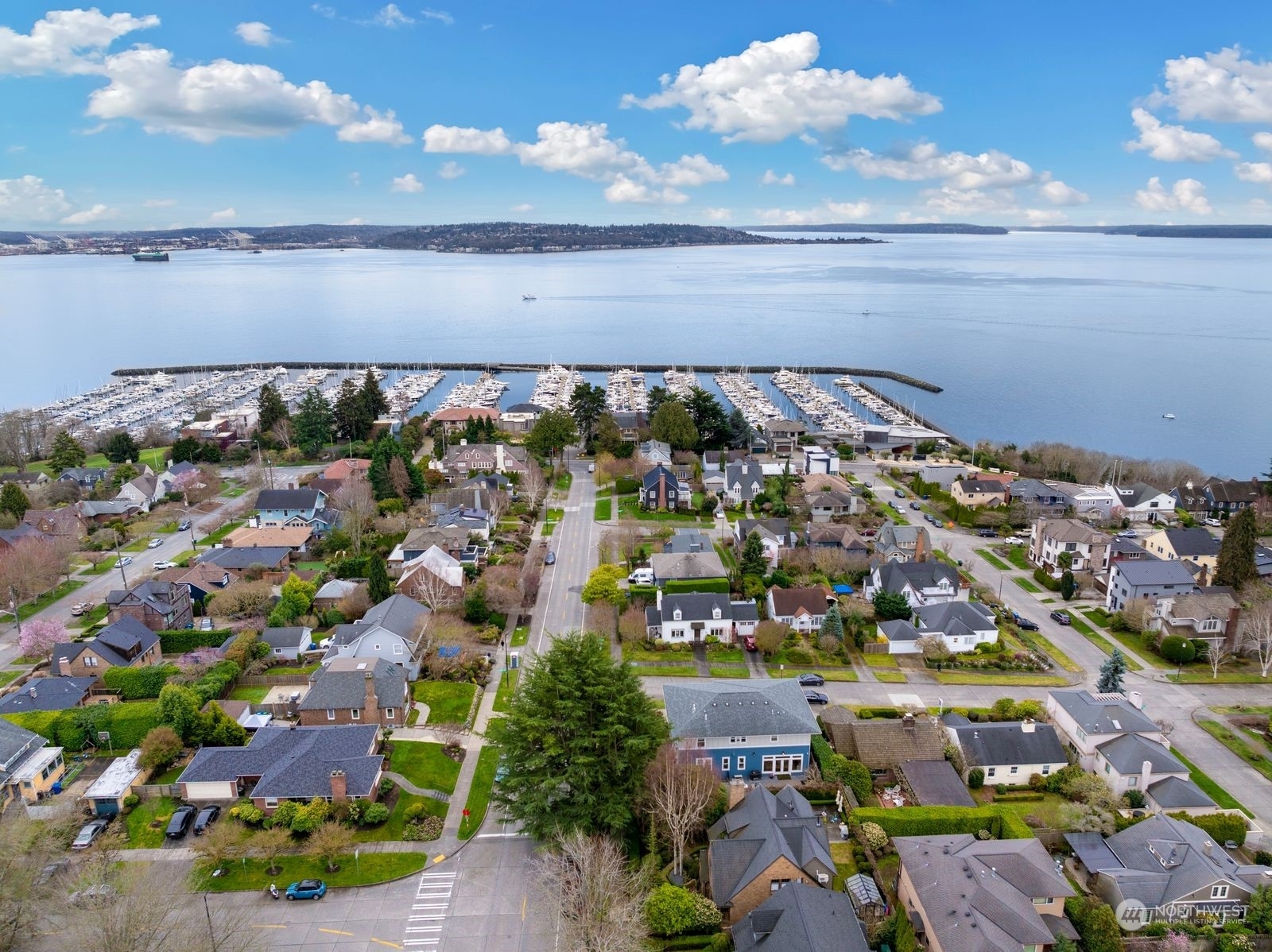 Property Photo: 2800 W Garfield Street WA 98199