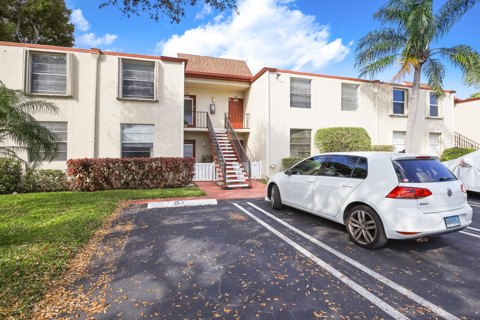 Property Photo:  