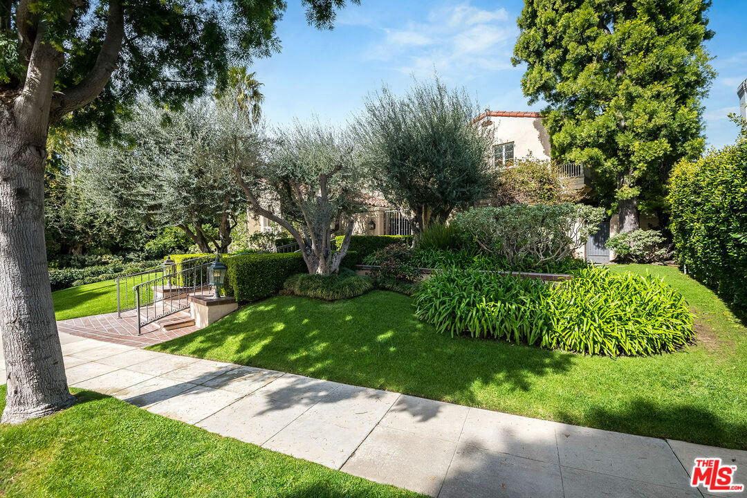 Property Photo: 1721 Chevy Chase Dr CA 90210