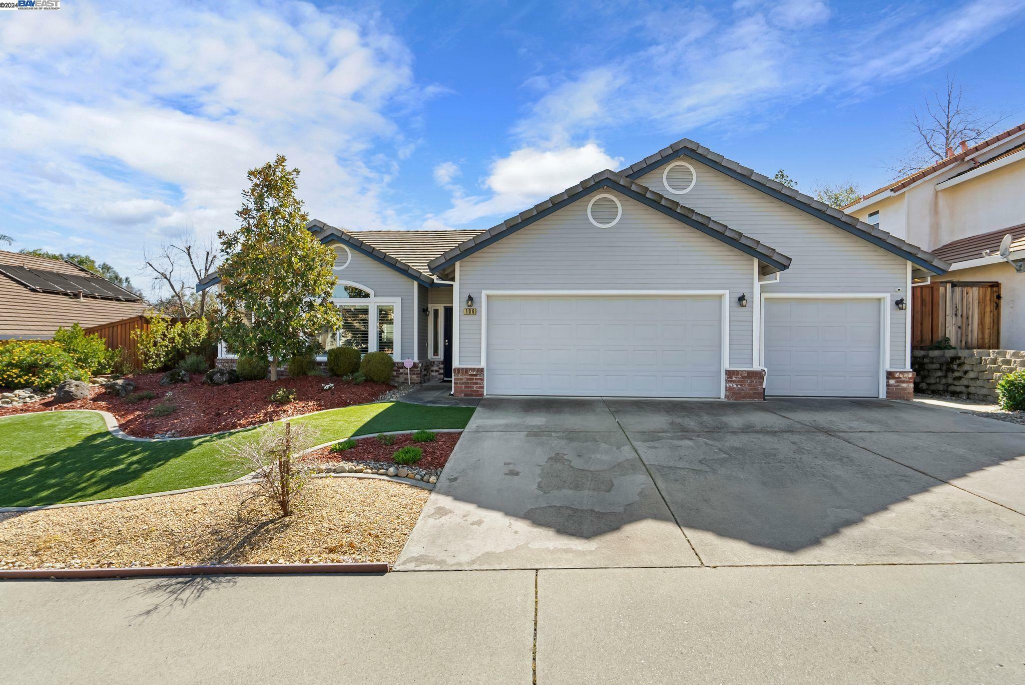 Property Photo: 106 Fithian Way CA 95630