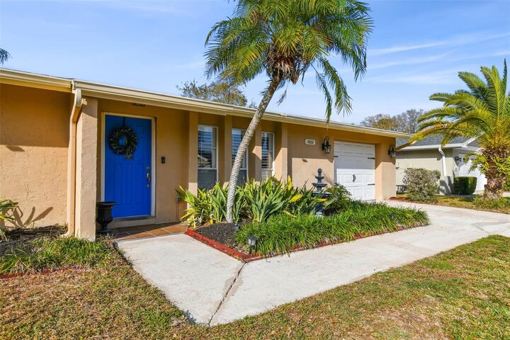 Property Photo:  1802 Buttonwood Drive  FL 34677 