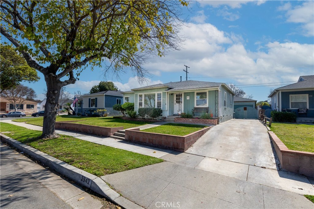 Property Photo:  2942 Denmead Street  CA 90712 