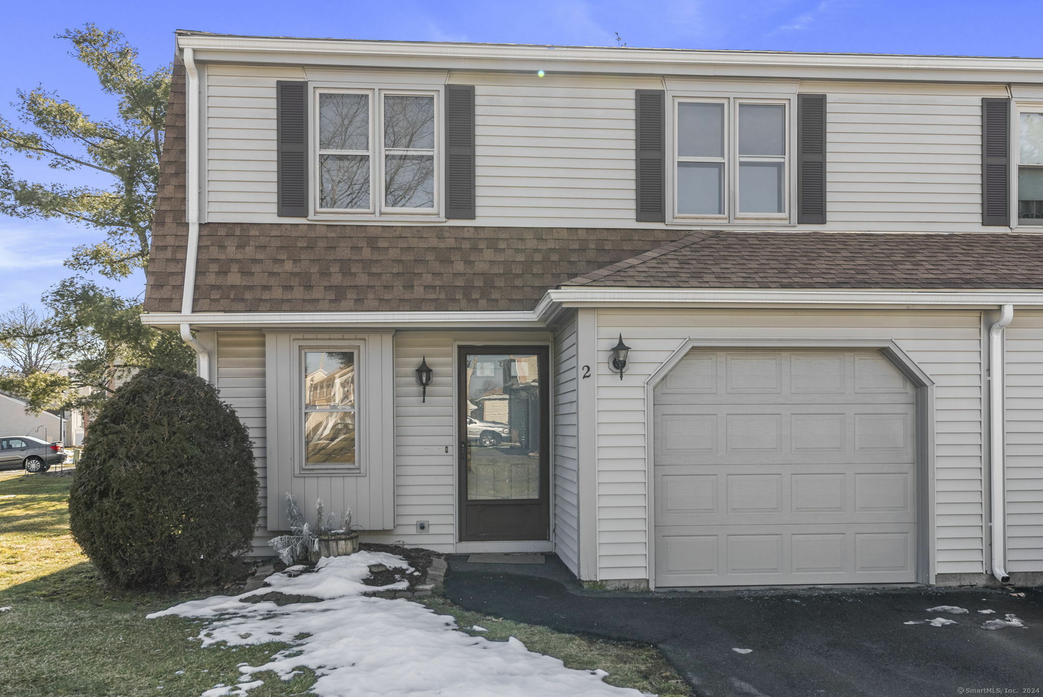 Property Photo: 2 Evergreen Place 2 CT 06067