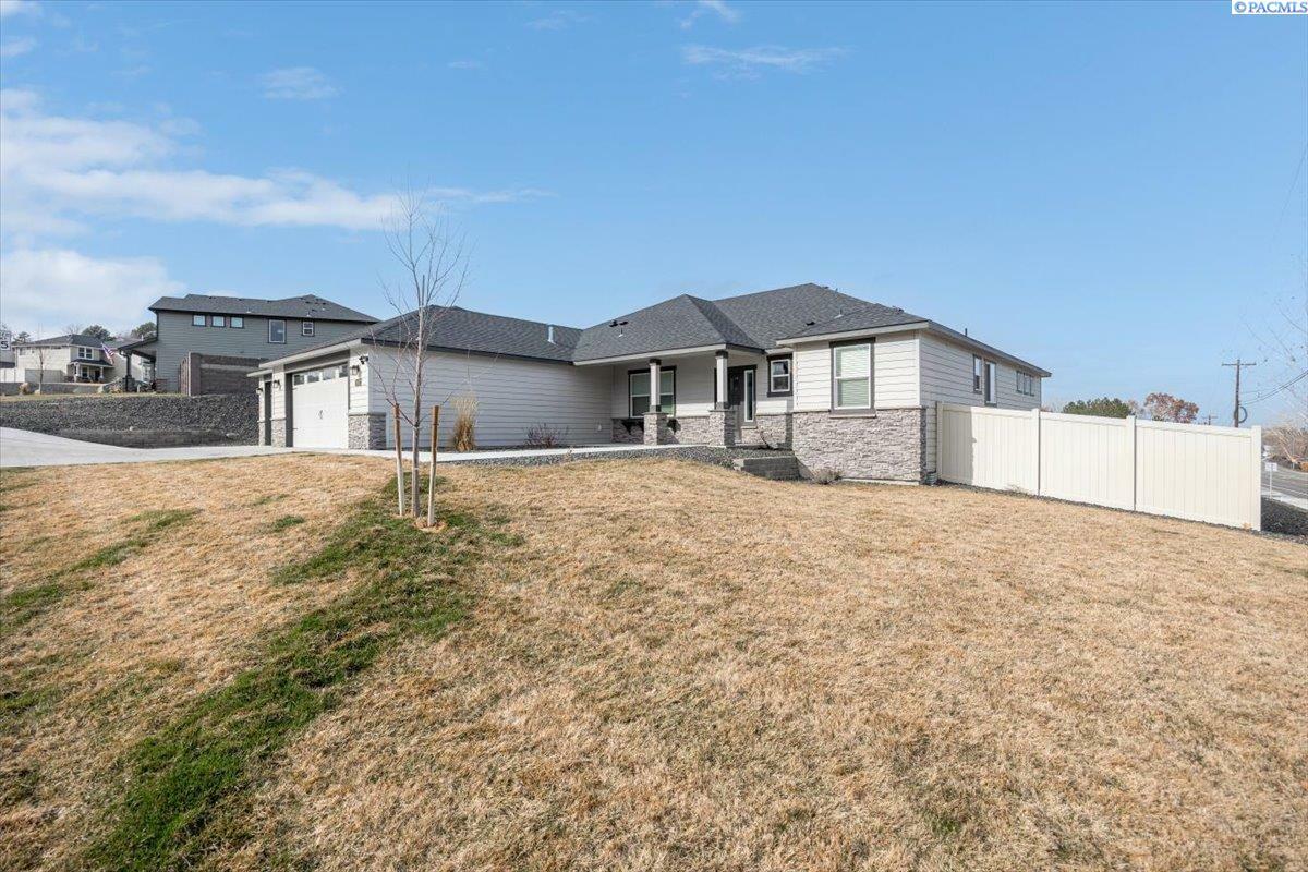 Property Photo:  3822 King Dr  WA 99353 