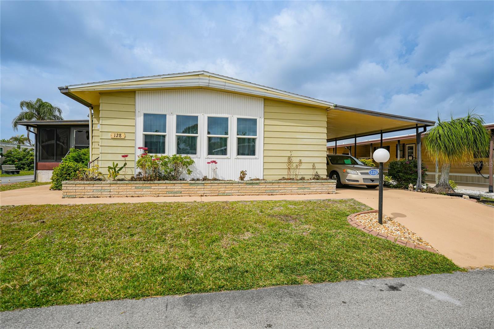 Property Photo:  128 Rarotonga Road  FL 34287 