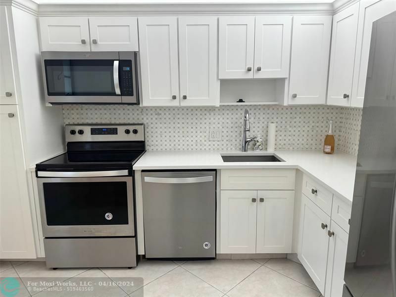 Property Photo:  2801 N Palm Aire Dr 107  FL 33069 