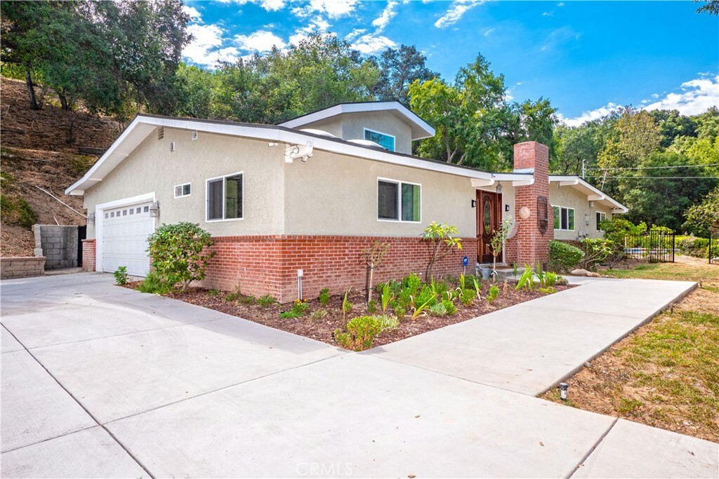 Property Photo:  635 Los Cerritos Road  CA 91740 