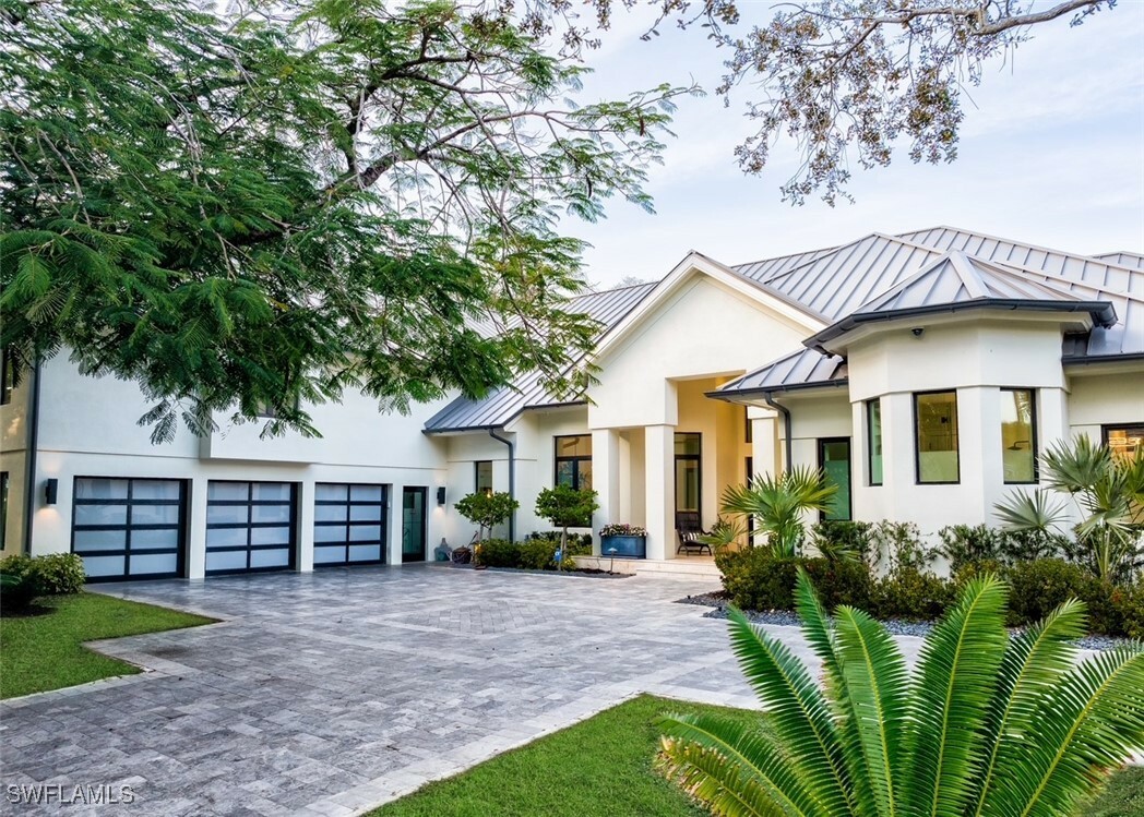 Property Photo: 681 Katemore Lane FL 34108