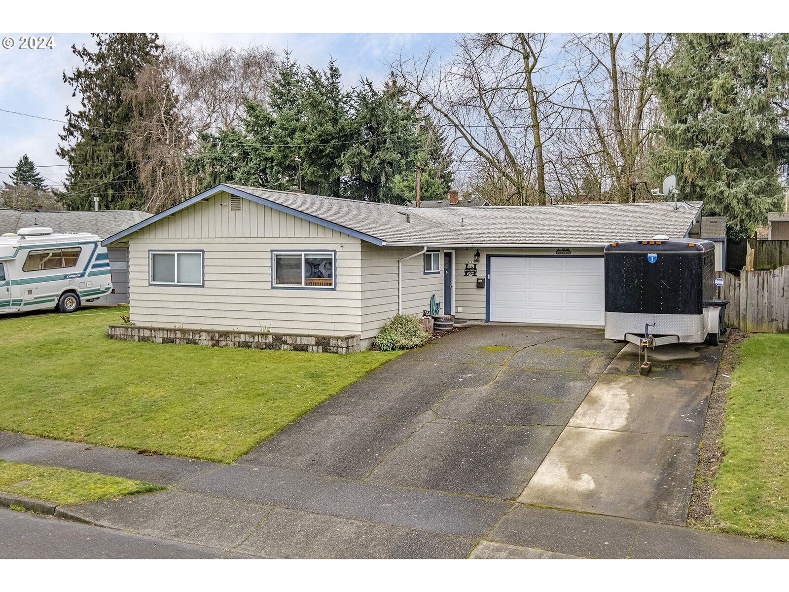 Property Photo:  8727 N Seward Ave  OR 97217 