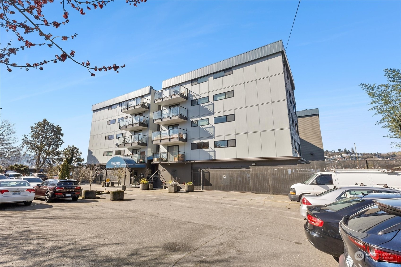 Property Photo: 2301 Fairview Avenue E 305 WA 98102