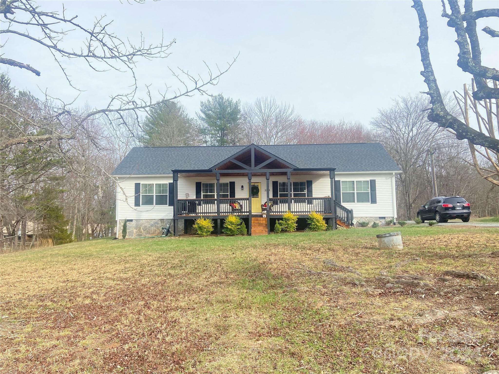 Property Photo:  2223 Tomlinson Loop  NC 28612 