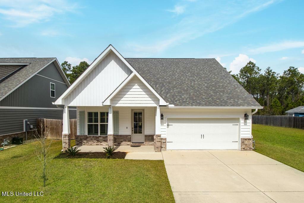 Property Photo:  223 Madison Place Drive  MS 39564 