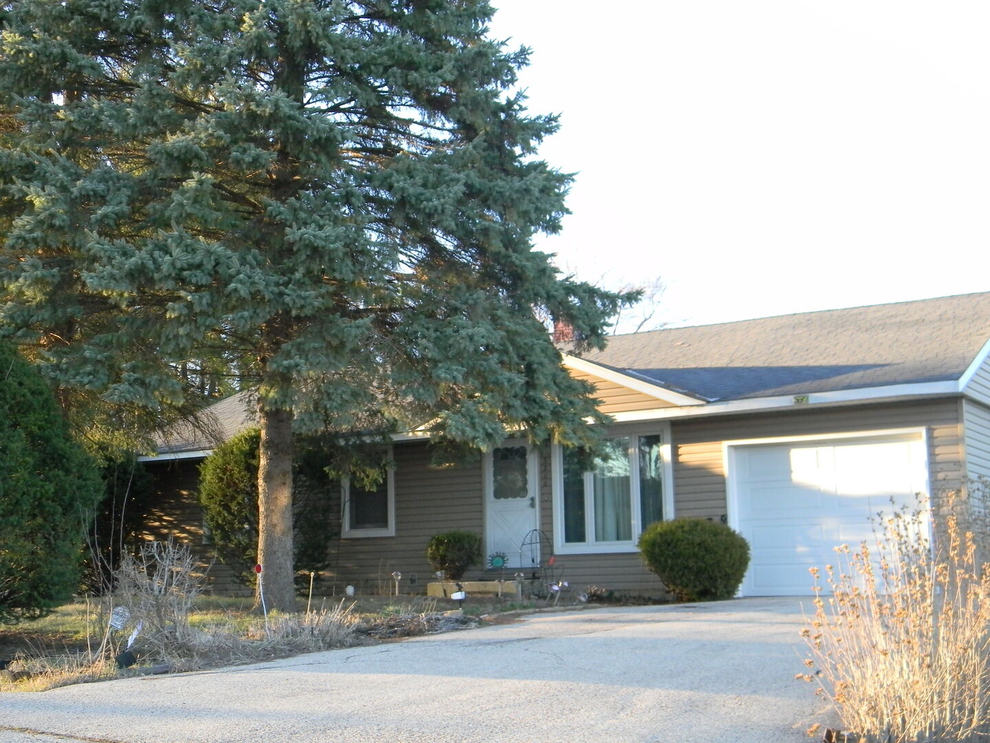 Property Photo: 3208 Biscayne Road IL 60050