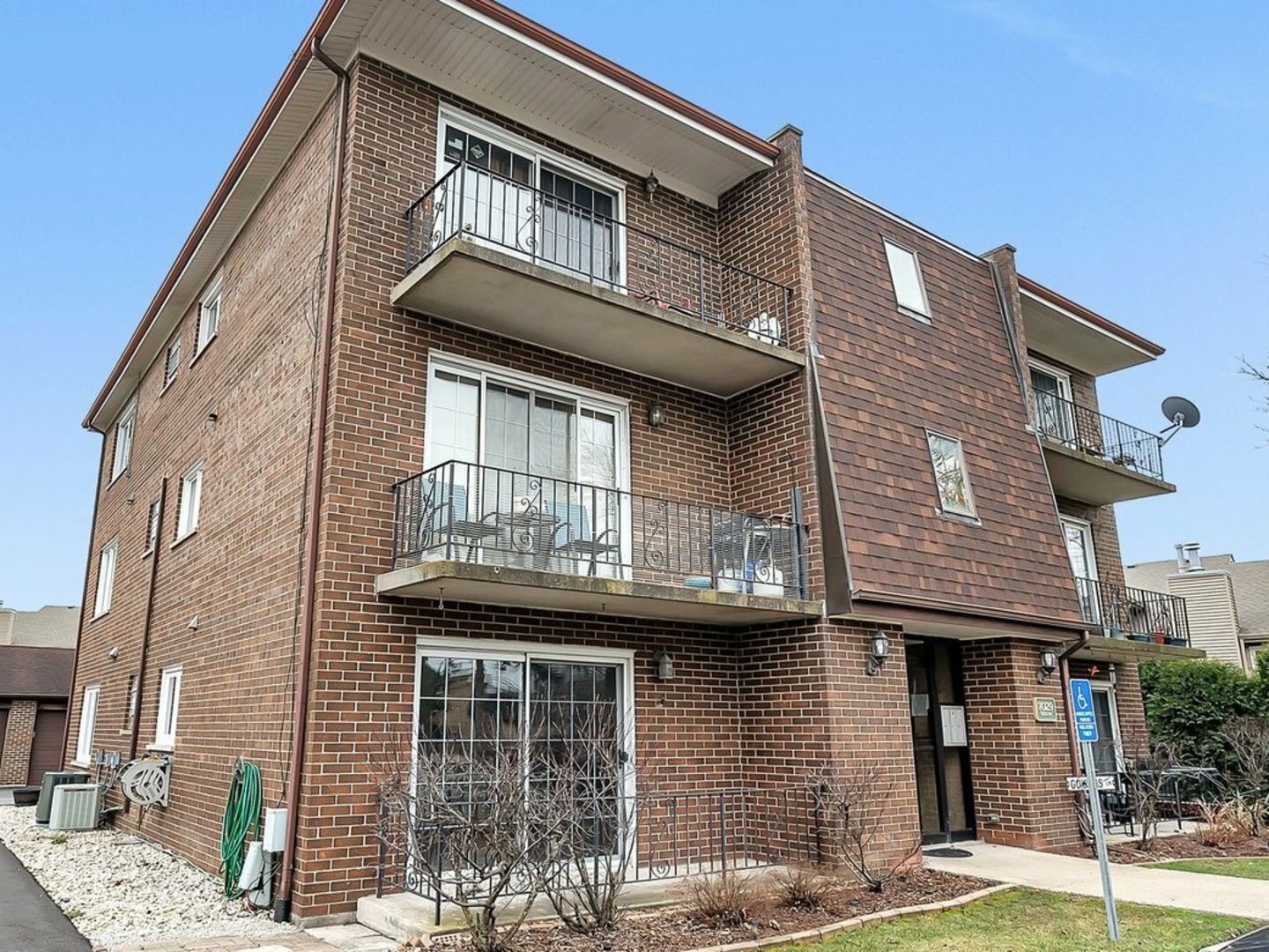 Property Photo: 7029 167th Street 1S IL 60477