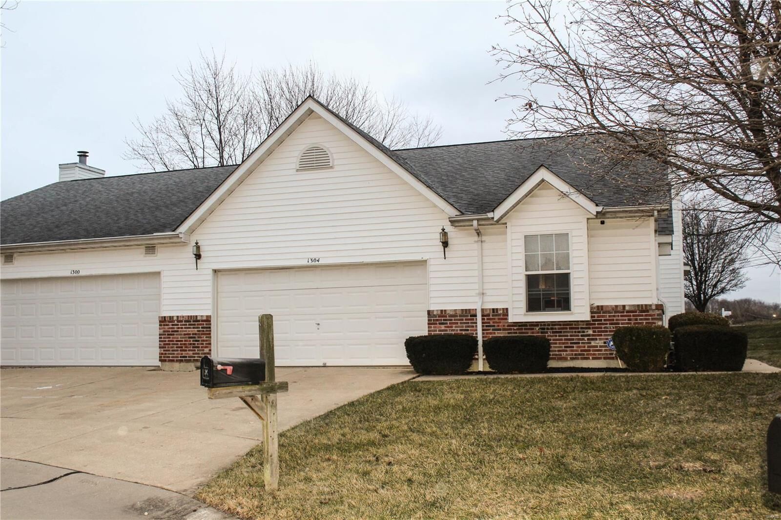 Property Photo:  1304 Eagles Way Court  MO 63042 
