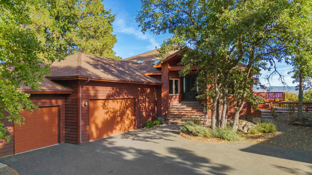 Property Photo:  11147 Kestrel Road  OR 97601 