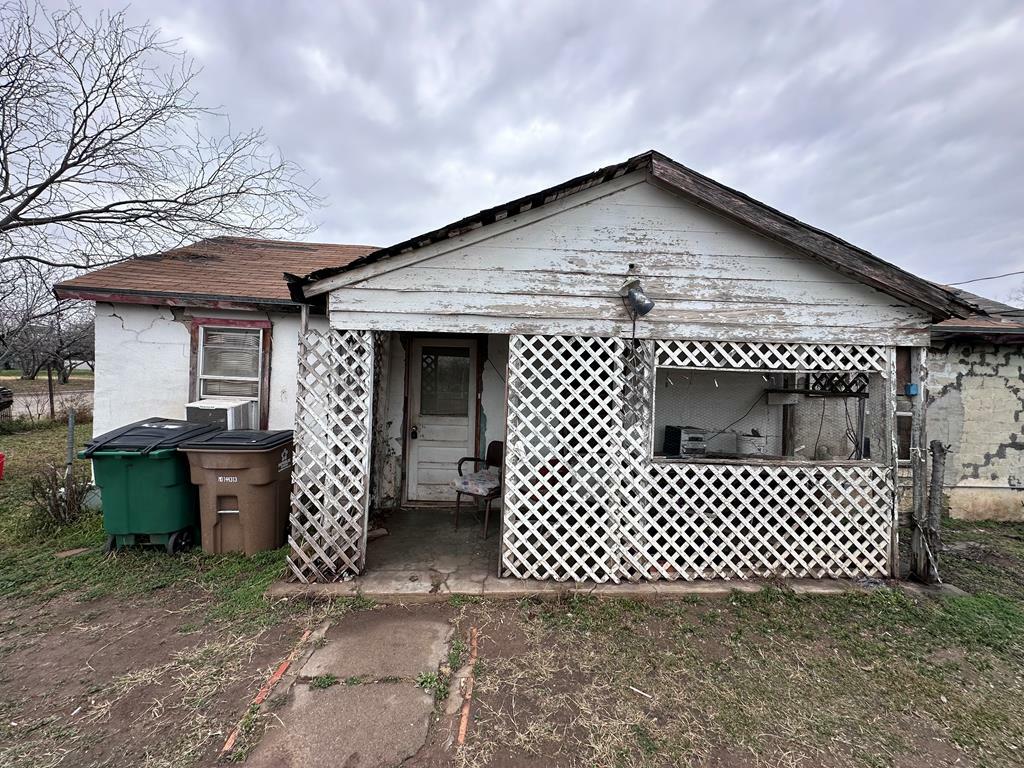 Property Photo:  838 Texas Ave  TX 76903 