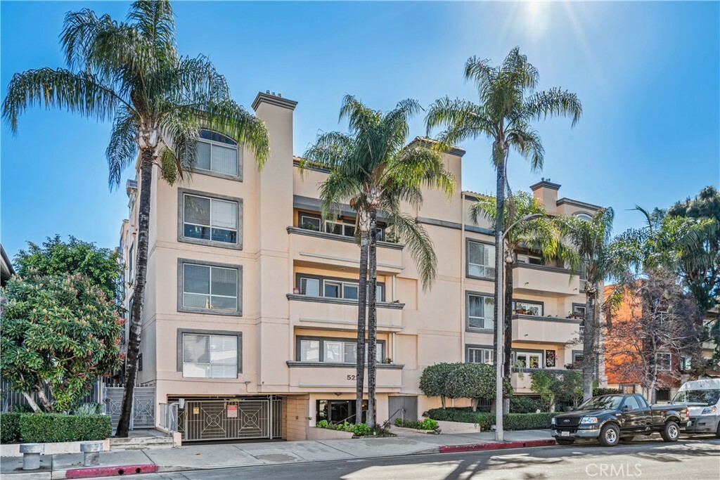 Property Photo: 5224 Zelzah Ave 309 CA 91316