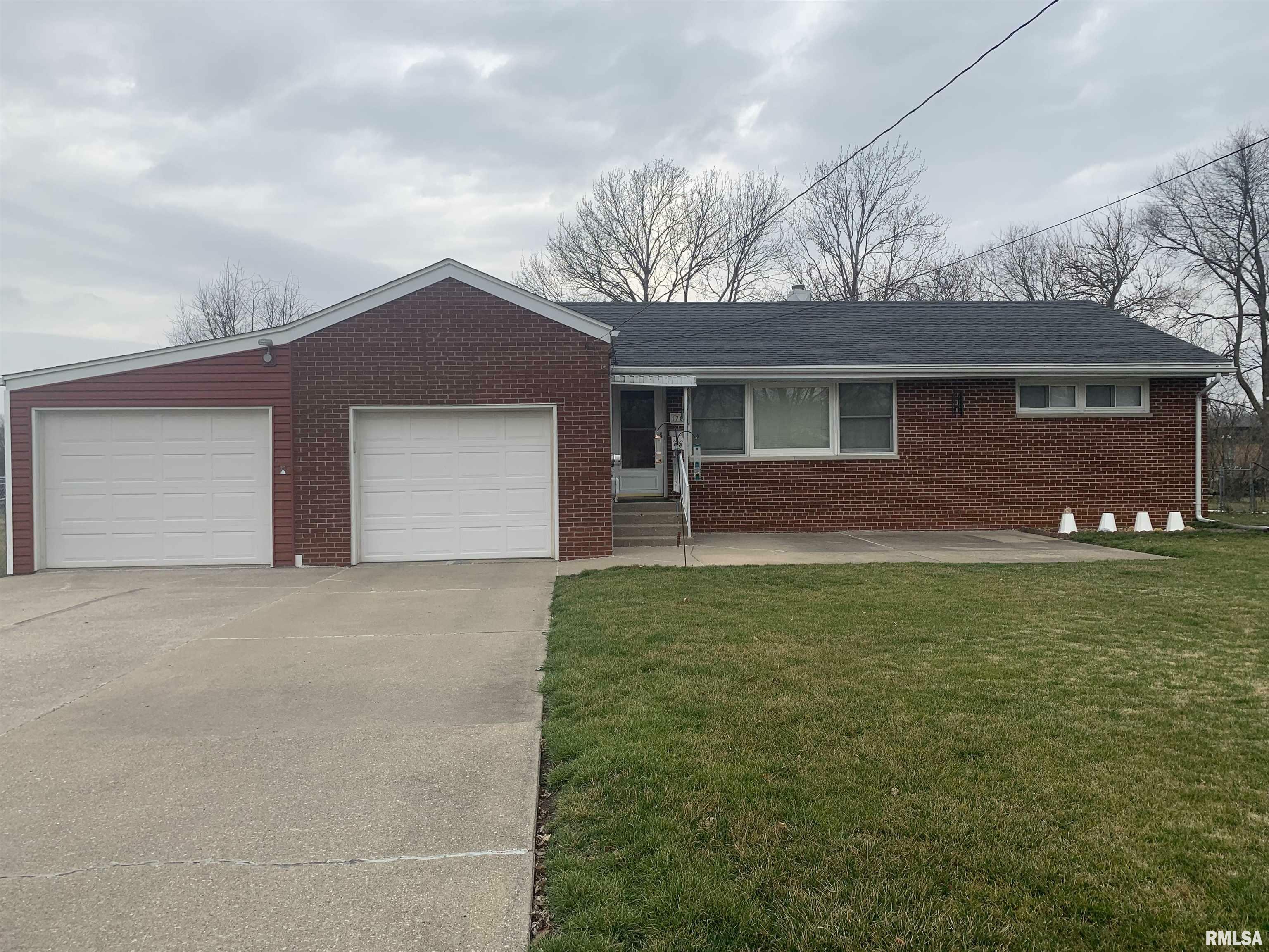 Property Photo:  170 S Pleasant Avenue  IL 61401 