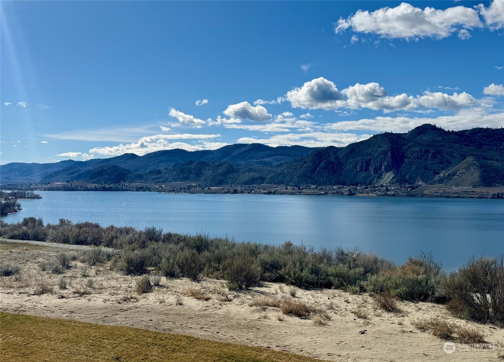 Property Photo:  211 Village Way  WA 98844 