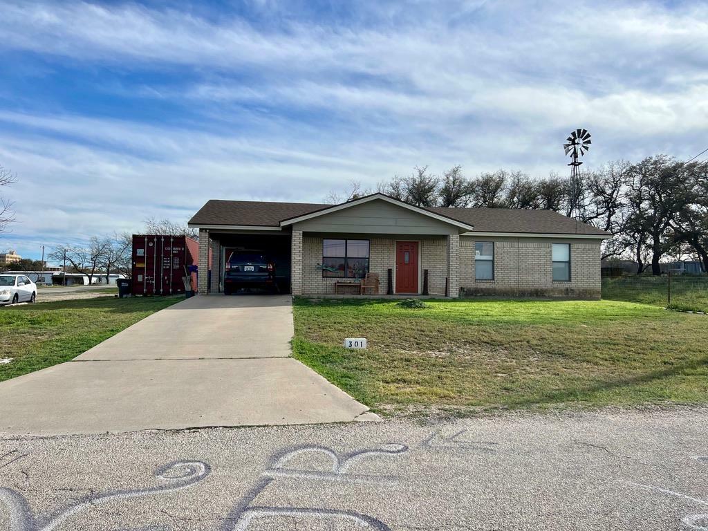 Property Photo:  301 W Duncan Ave  TX 76941 