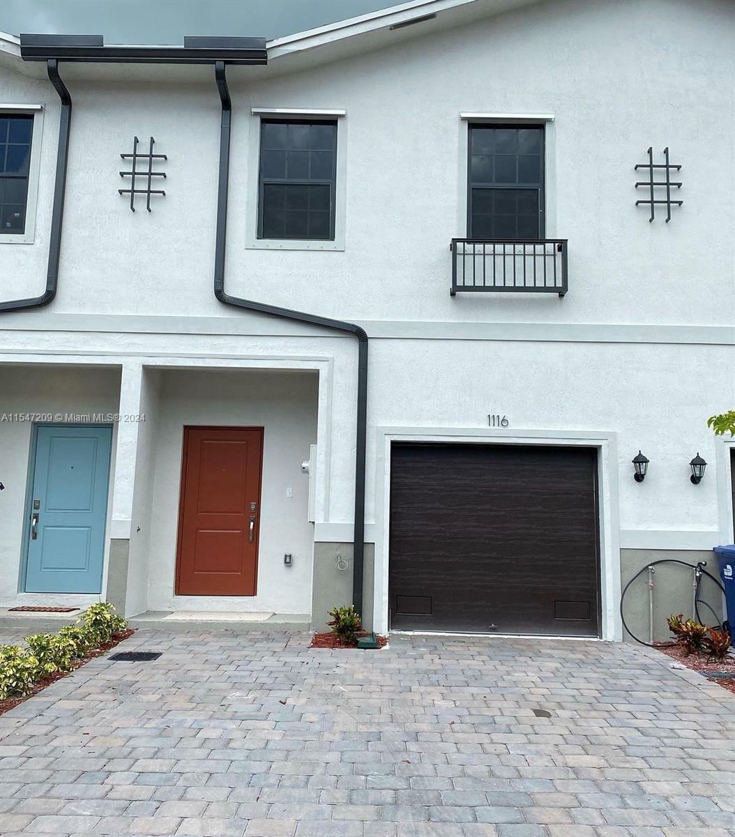 Property Photo:  1116 SW 6th Ct  FL 33034 