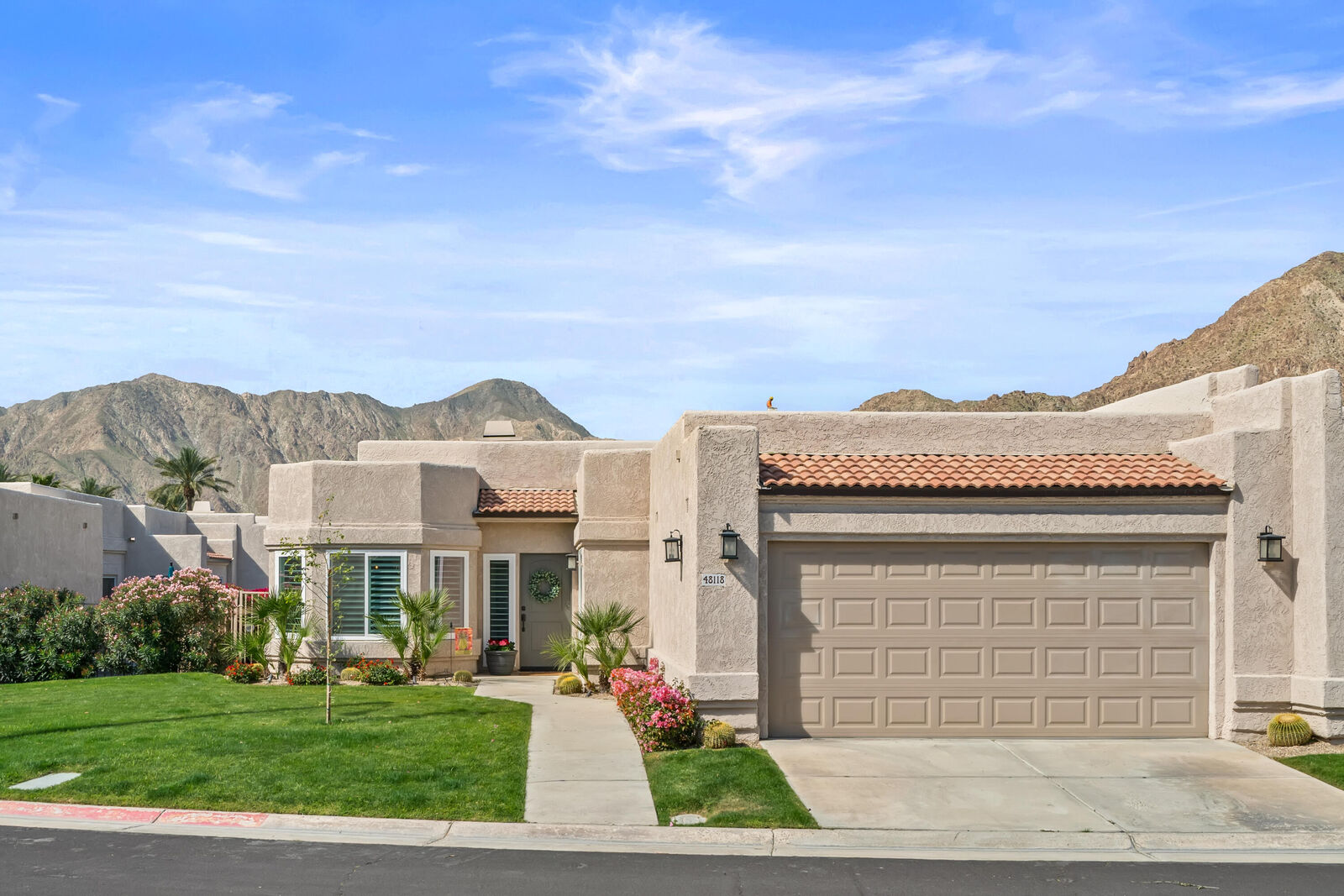 Property Photo:  48118 Via Hermosa  CA 92253 