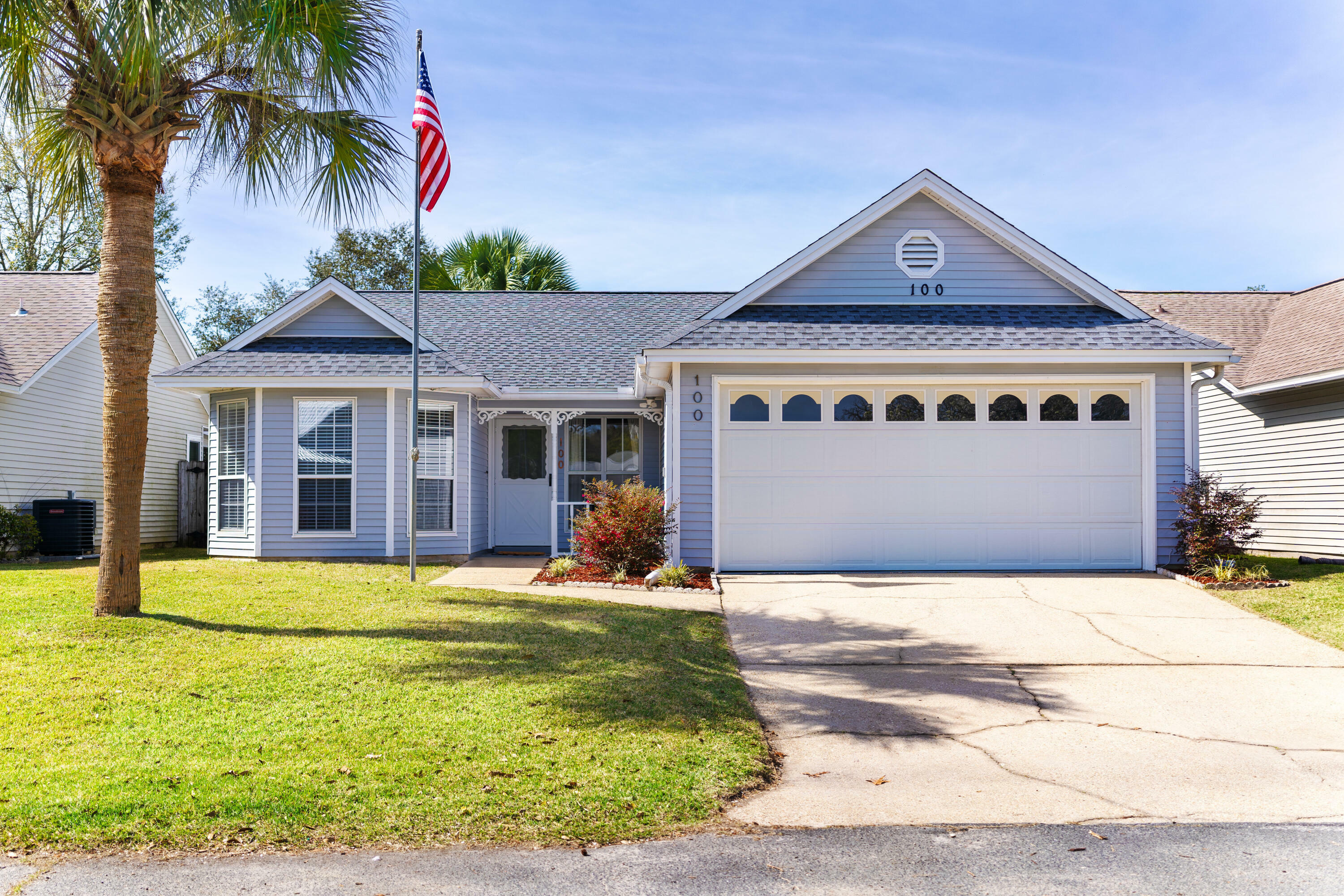 Property Photo: 100 Meadowbrook Court FL 32578