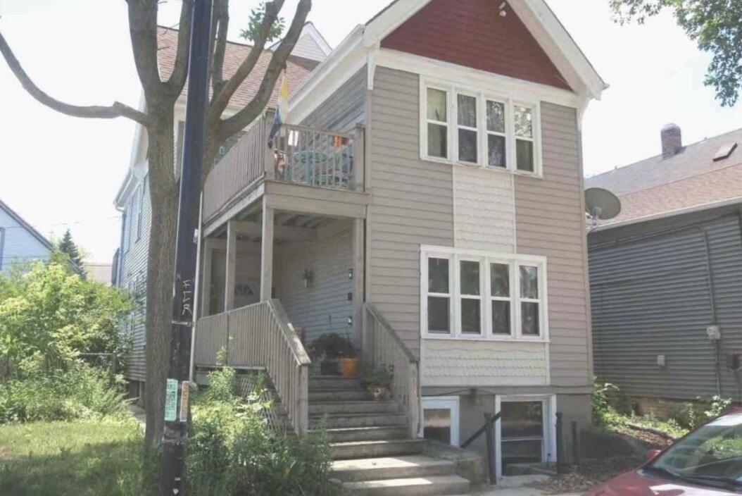 Property Photo: 909 E Center St 911 WI 53212