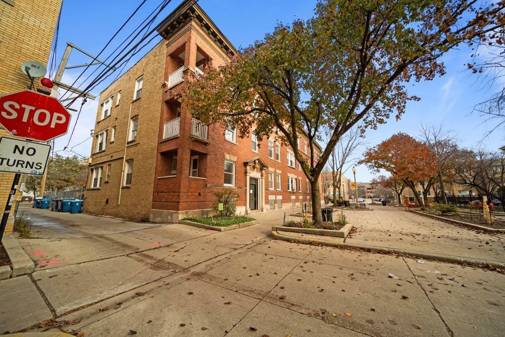 Property Photo:  1244 W Sunnyside Avenue 1  IL 60640 