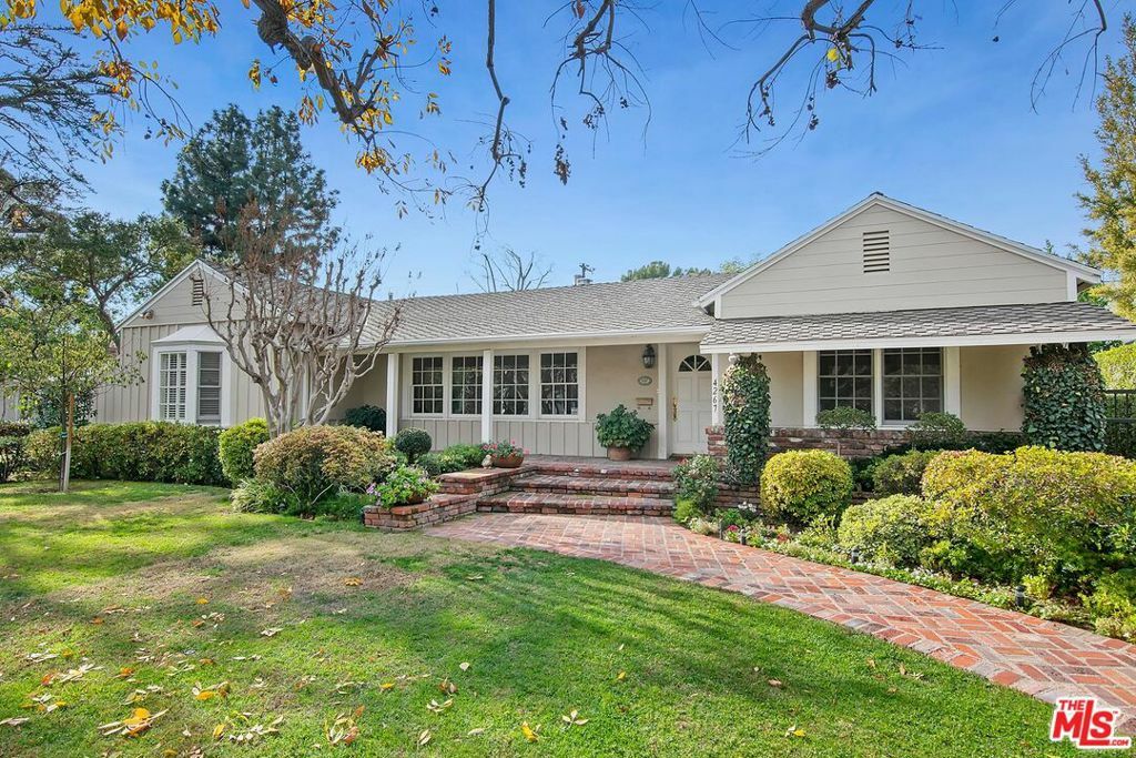 Property Photo: 4267 Irvine Avenue CA 91604