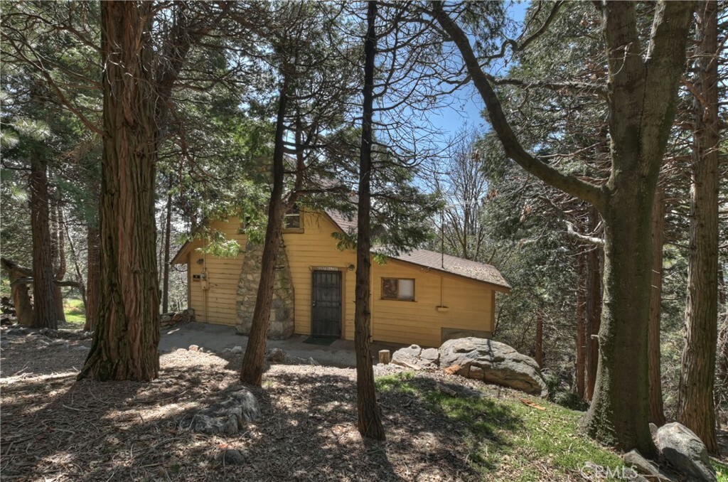 Property Photo:  21597 Hilltop Lane  CA 92325 