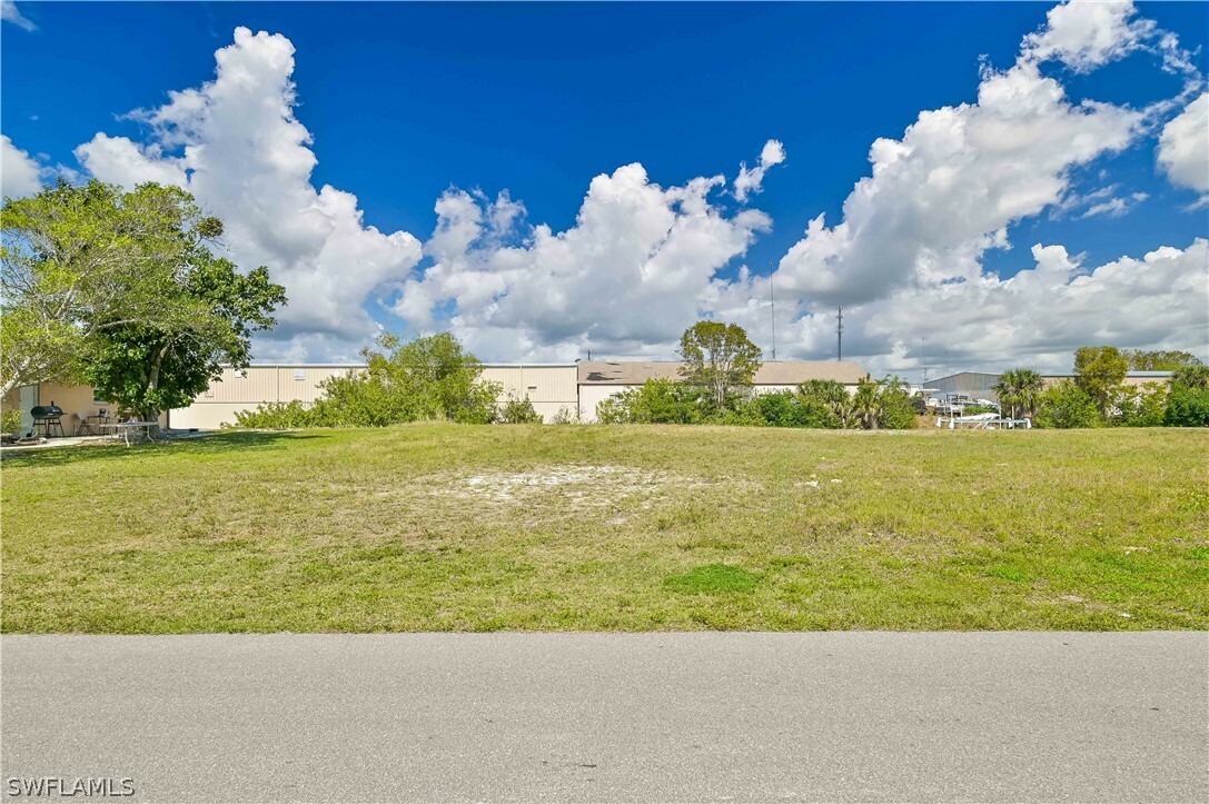 Property Photo:  1208 SE 13th Avenue  FL 33990 