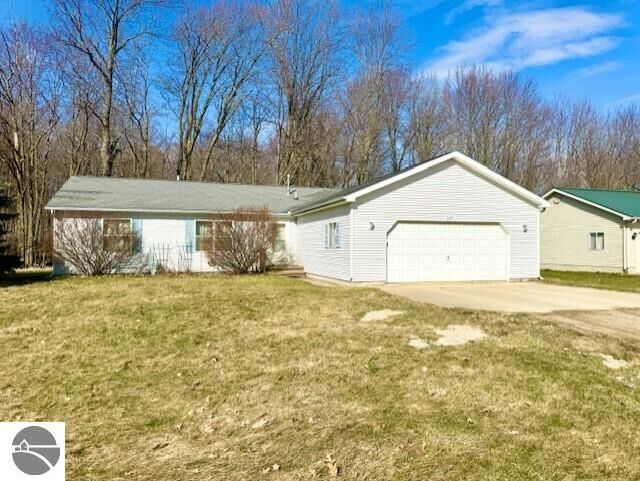 Property Photo: 2871 N Meadowlark Drive MI 48858